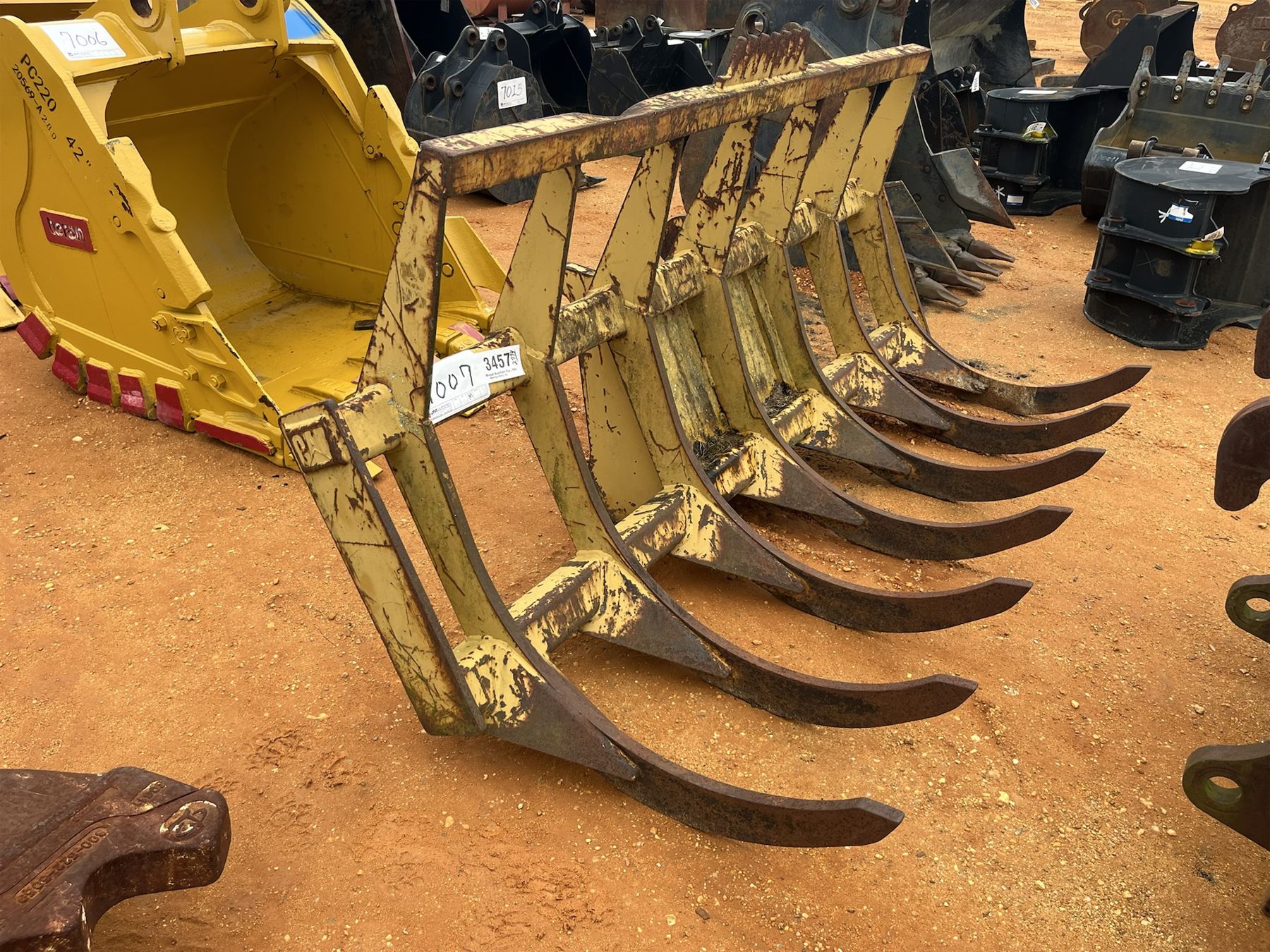 CAT BACKHOE QUICK ATTACH ROOT RAKE (B6)