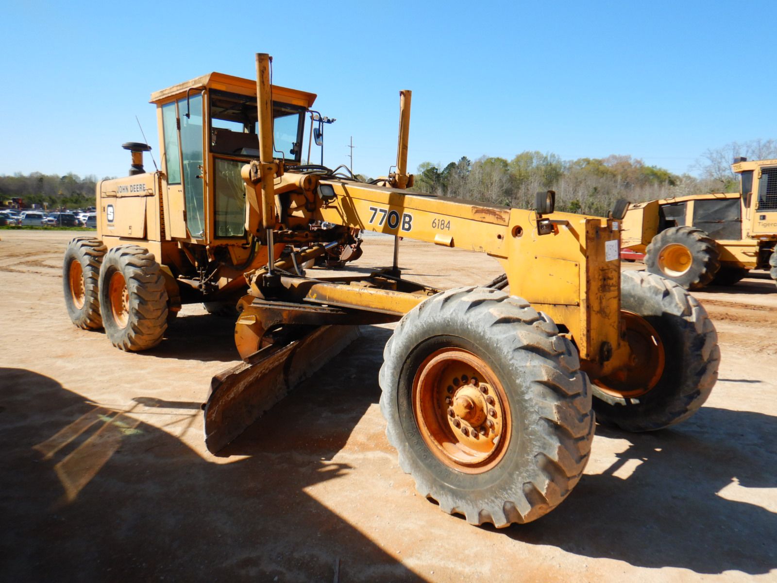 JOHN DEERE 770B Motor Grader