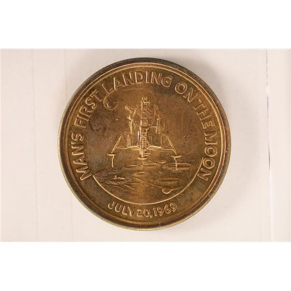 APOLLO 11  FIRST LUNAR LANDING 1 1/2'' TOKEN