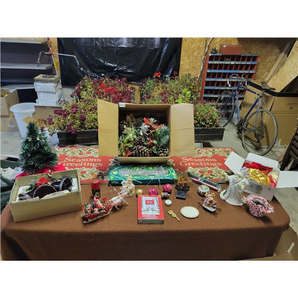 Christmas Mats - Musical Bells - Ceramic Figurines