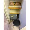 Image 1 : Safe (no combination) Stool & Pillow