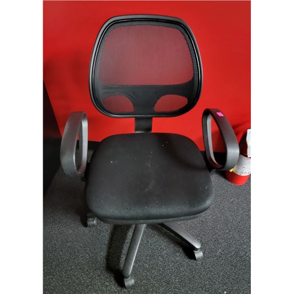 MESH BACK ROLLING OFFICE CHAIR