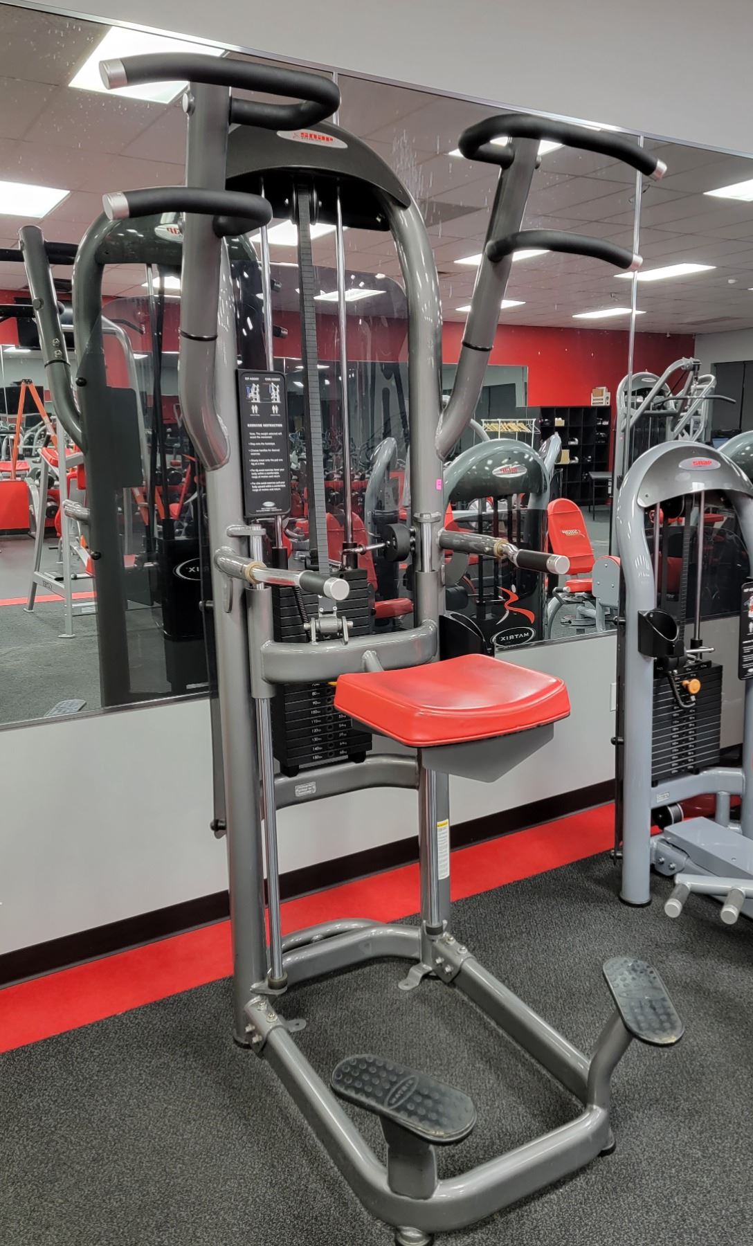 MATRIX DIP ASSIST /CHIN ASSIST MACHINE WITH 150LBS