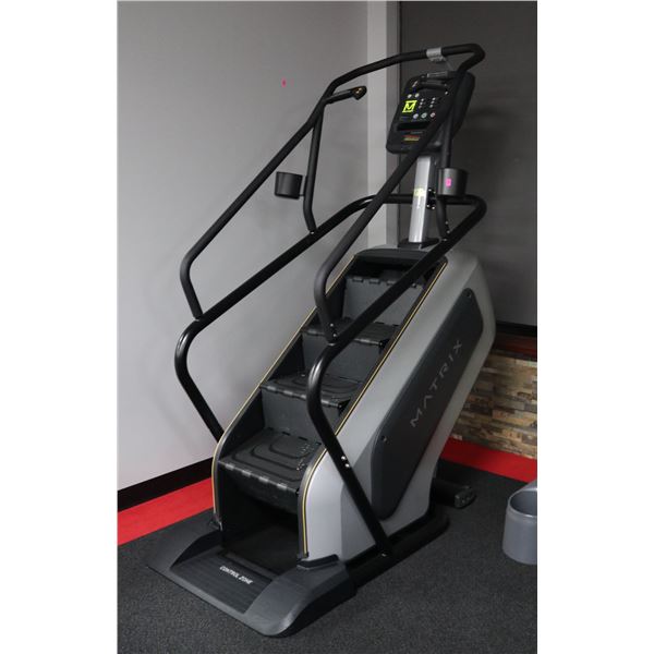 MATRIX STAIR CLIMBING MACHINE