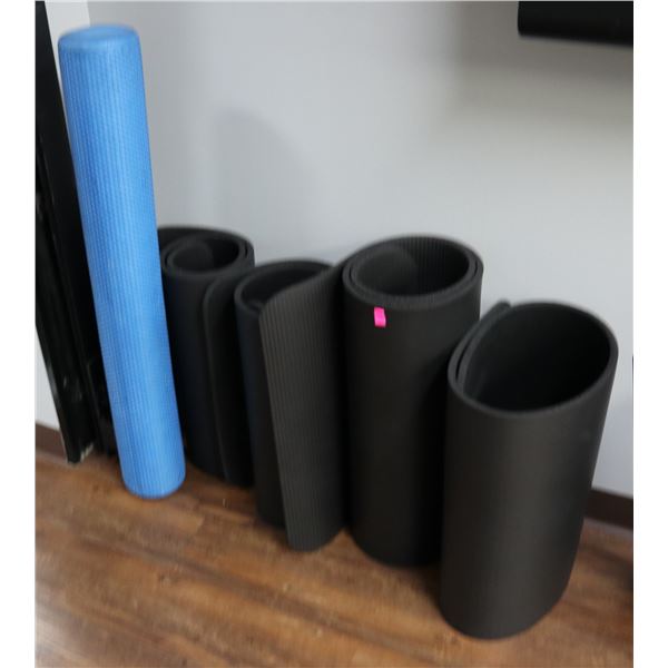 LOT OF ASSORTED FLOOR MATS