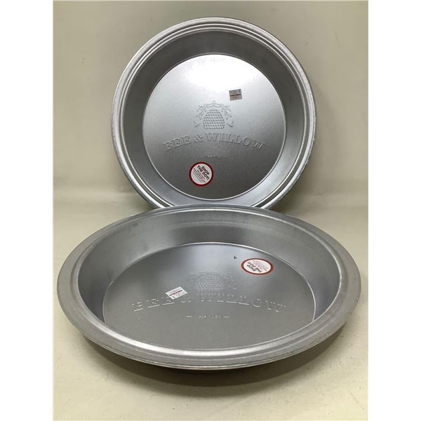Bee & Willow pie Pans lot of 2