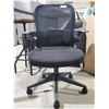 Image 2 : Black Office Chair on Wheels