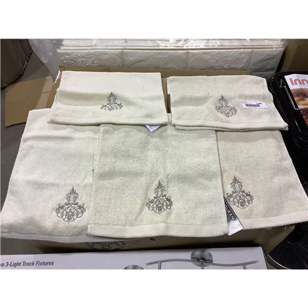 Set of 5 Fingertip Towels with Embroidered Design