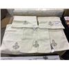 Image 1 : Set of 5 Fingertip Towels with Embroidered Design