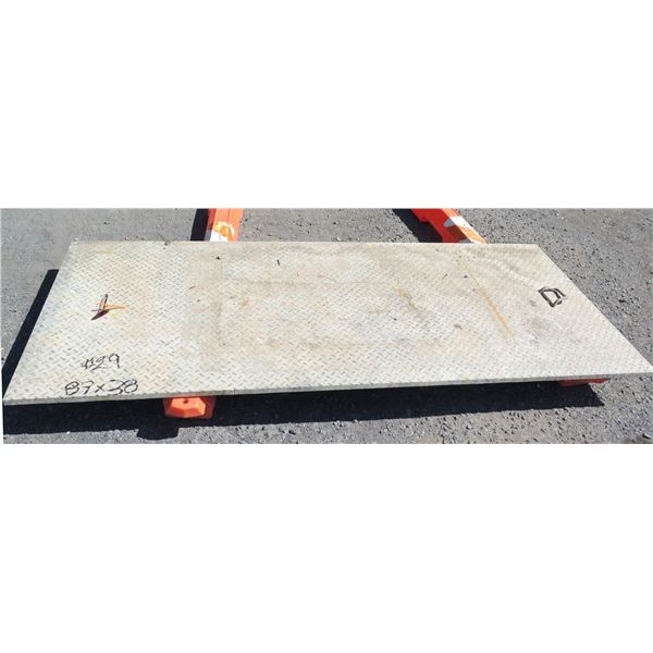 Metal Diamond Road Plate w/ Hooks 87"x38"W
