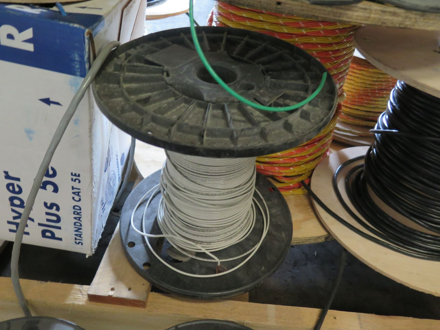 Pallet Multiple Spools Cable & Wire, Box Berk-Tek Hyper Plus 5e CMR Riser