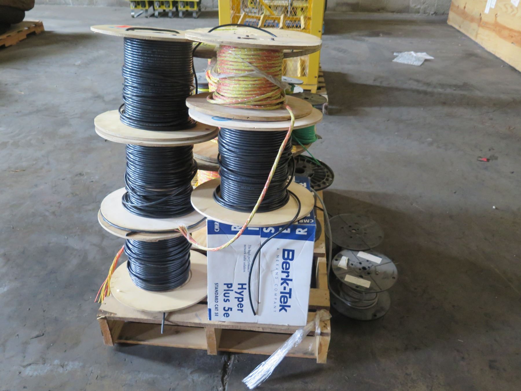 Pallet Multiple Spools Cable & Wire, Box Berk-Tek Hyper Plus 5e CMR Riser