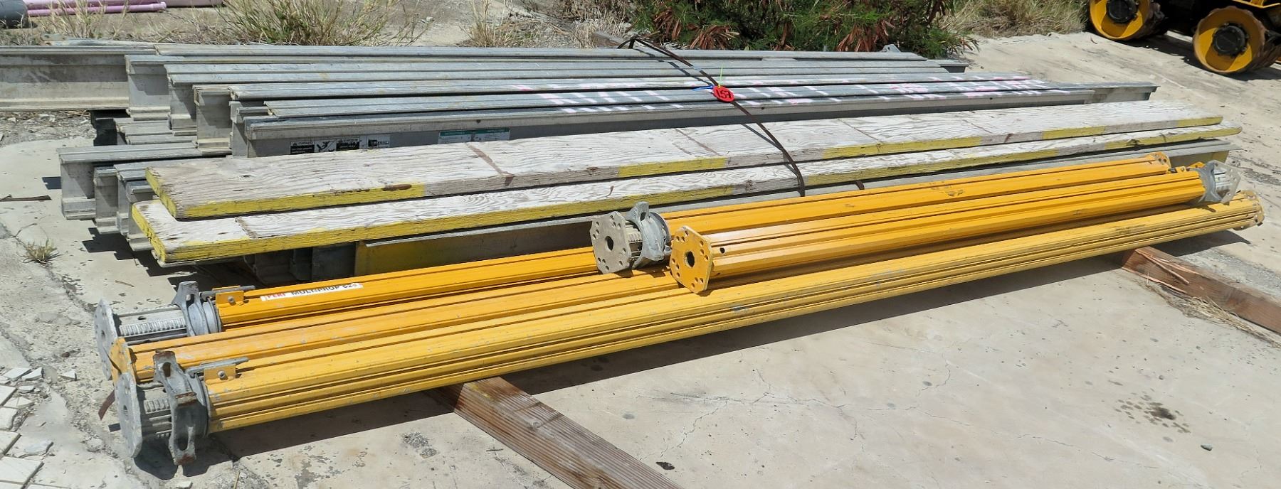 Qty 3 Bundles PERI Multiprop 620 Slab Props, I-Beams, Footed Pipe, etc
