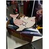 Image 2 : ACRYLIC DOLPHIN, TOOL CASE, AQUARIUM LIGHT BULBS, ANTENNAS, ELECTRIC STAPLER