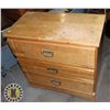 Image 1 : 3 DRAWER WOOD DRESSER