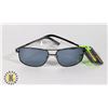 Image 1 : PAIR OF FOSTER GRANT SUNGLASSES