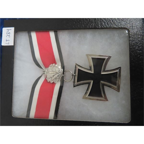 German WWII DESIGN Knights Cross & Oak Leaved Collar Medal