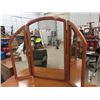 Image 3 : Oak Dresser w Tri Mirror 32" x 62" x 17" Plus Mirror 42" x 50"