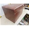 Image 2 : Upholstered Chest 16" x 24" x 16"