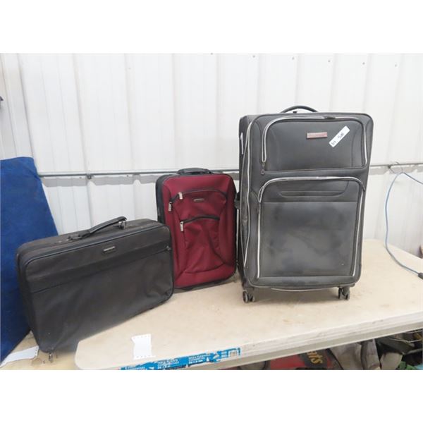 Air Canada Suitcase on Castors w Handle & 2 Smaller Suitcases