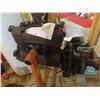 Image 4 : 2 Ford Model T Engine  & Block