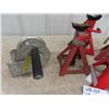 Image 2 : 4 Stabilizing Jacks, Hand Winch, Hyd Jack