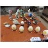 Image 1 : (SX) 5 Goebel Porc Eggs, 10 Porc Birds, 2 Eggs w Birds, 8 Hen Napkin Holders & Hen Decor