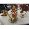 Image 4 : (SX) 5 Goebel Porc Eggs, 10 Porc Birds, 2 Eggs w Birds, 8 Hen Napkin Holders & Hen Decor
