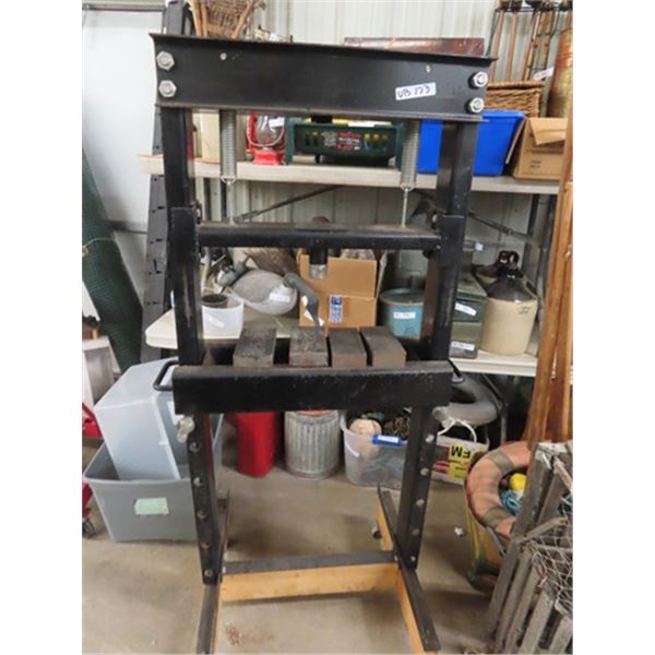 Hydraulic Press on Castors