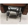 Image 2 : Treadle Singer Sewing Machine