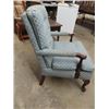 Image 3 : Upholstered Button Back Chair