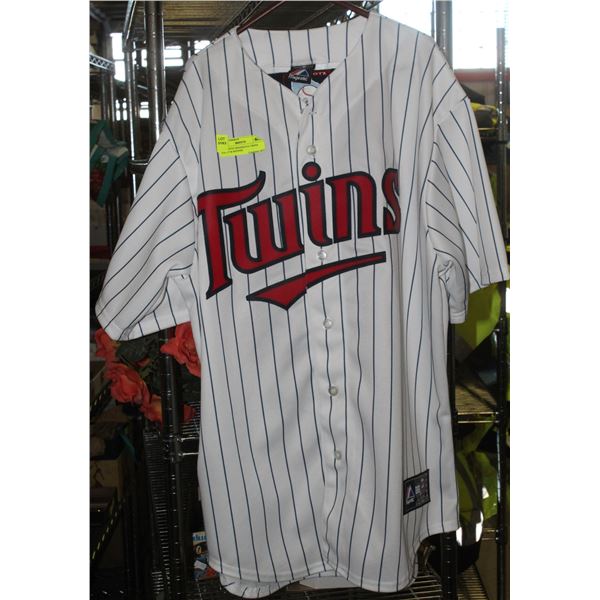 AUTHENTIC MINNESOTA TWINS JERSEY & BANNER