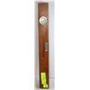 Image 1 : VINTAGE WOODEN LEVEL