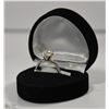 Image 4 : 10K WHITE GOLD DIAMOND SOLITAIRE RING SIZE 6