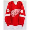 Image 4 : CHRIS CHELIOS #24 SIGNED JERSEY (RED WINGS)