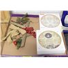 Image 1 : NEW 2 BOXES VINTAGE XMAS BALLS,WREATH OF BERRIES +