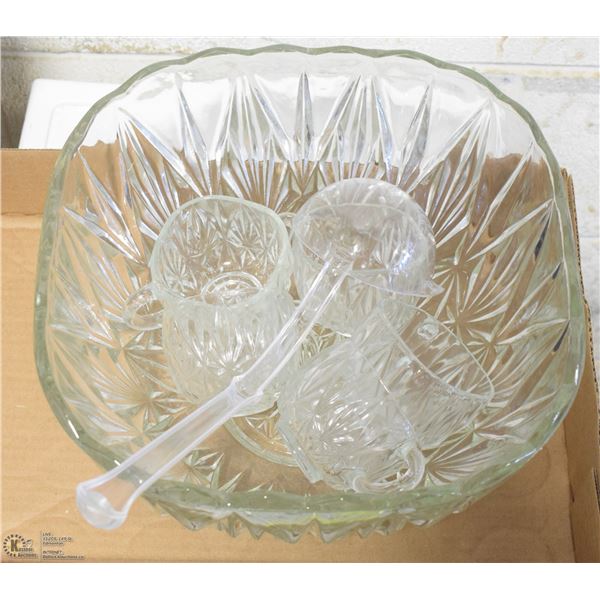 PUNCH BOWL SET WITH 5 CUPS AND A LADEL