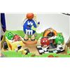 Image 1 : 3 M+M COLLECTIBLES (JUKEBOX, BASKETBALL PLAYER +