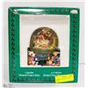 Image 1 : CHRISTMAS MUSICAL WATER GLOBE