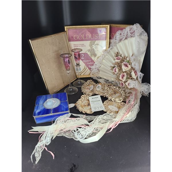 Picture Frames and Décor Cat B