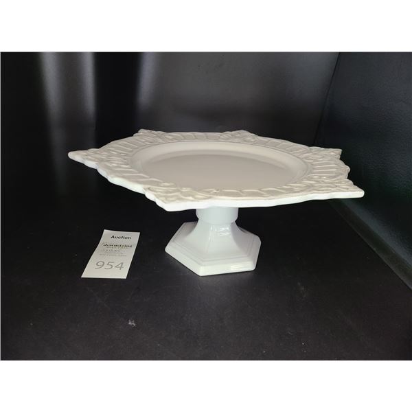 Milkglass Cake Stand Cat B