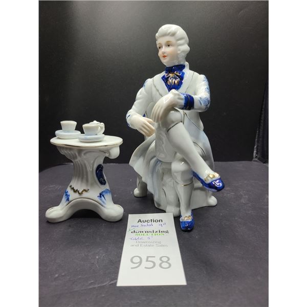 Figurine and Table Cat B