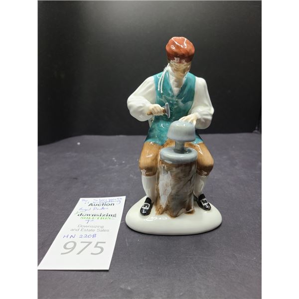 Royal Doulton Figurine Cat B