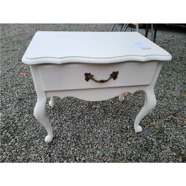 Flexsteel End Table Cat C