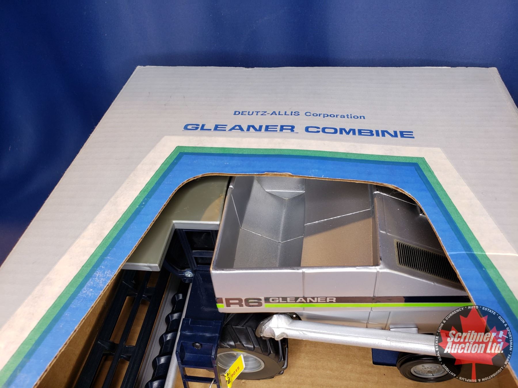 Gleaner R6 Combine (Scale: 1/24)