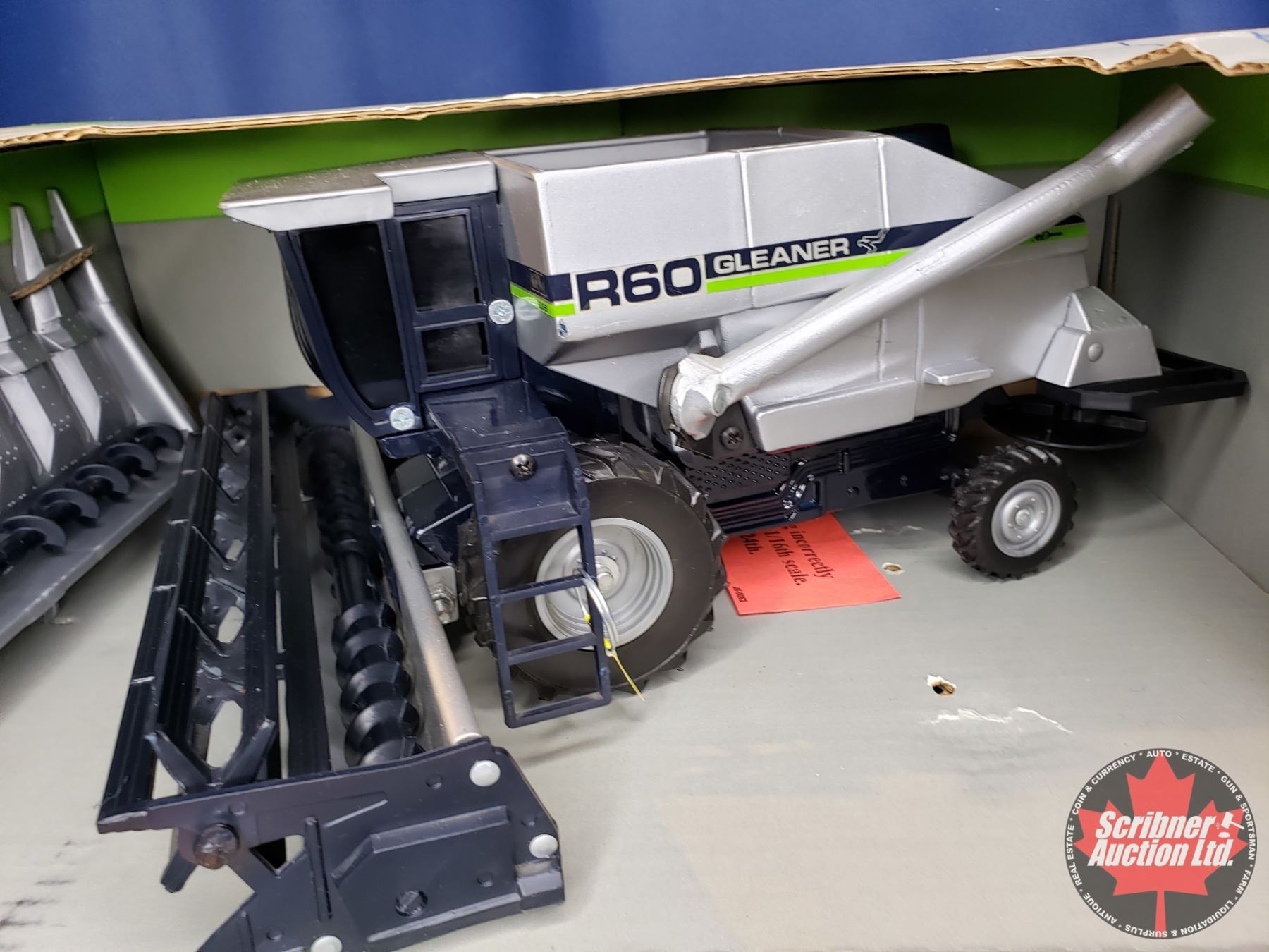 Gleaner R60 Combine (Scale: 1/24)