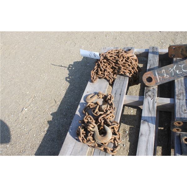 2 lengths of chains with hooks