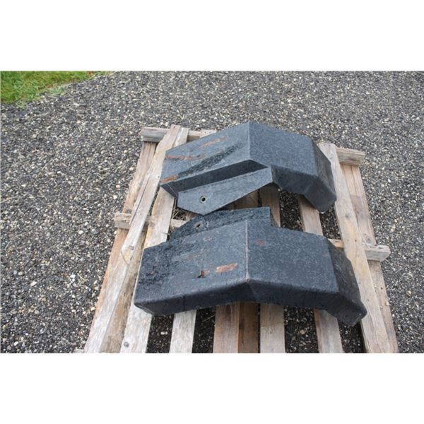 Set of front frenders off JD tractor