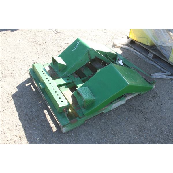 Set of front tractor fenders and 3pth crossbar