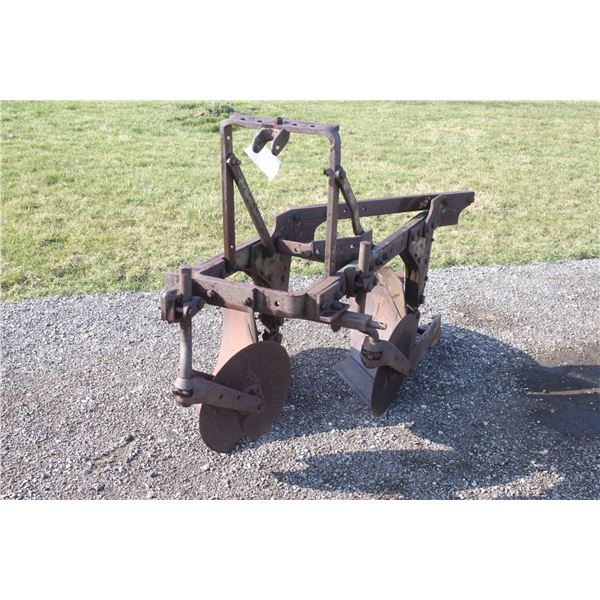 Oliver 2 furrow plow, sping trip, 3pth
